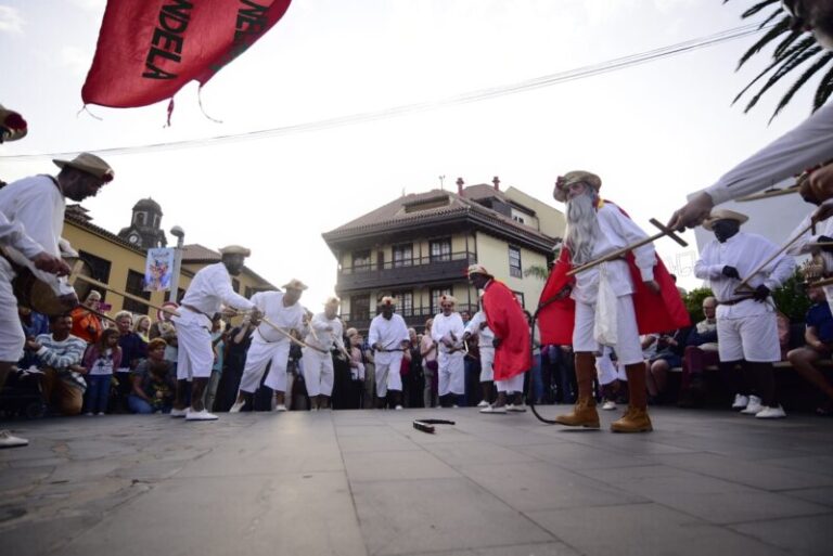 El ‘Mataculebra’ regresa a las calles de Puerto de la Cruz, en Tenerife