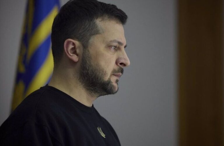 Zelenski cesa al comandante de las Fuerzas Conjuntas en la región del Donbás
