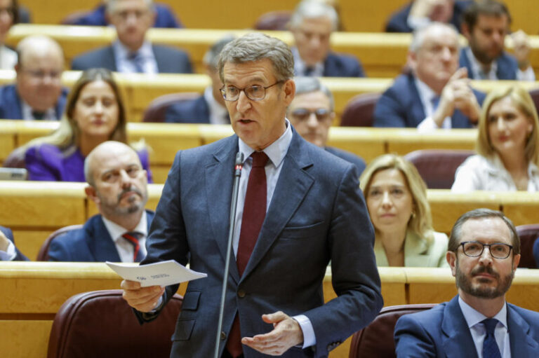 Feijóo advierte en el Senado de que España «está cansada» de Sánchez