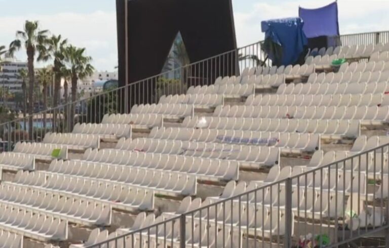Dos heridas leves tras el desplome de la grada durante el concurso de murgas de Arrecife, Lanzarote