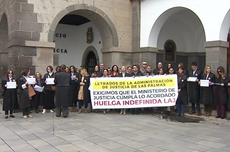 Los letrados acusan a Justicia de no ceder tras una nueva reunión sin acuerdo