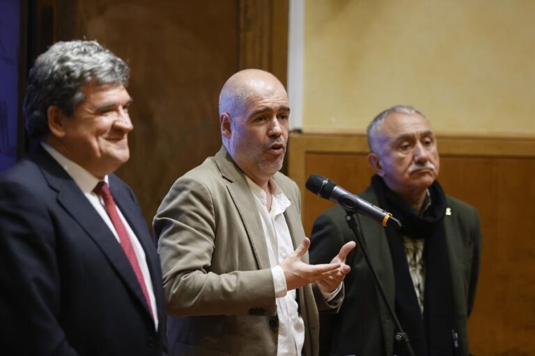 Gobierno y los sindicatos firman el acuerdo para la reforma de las pensiones