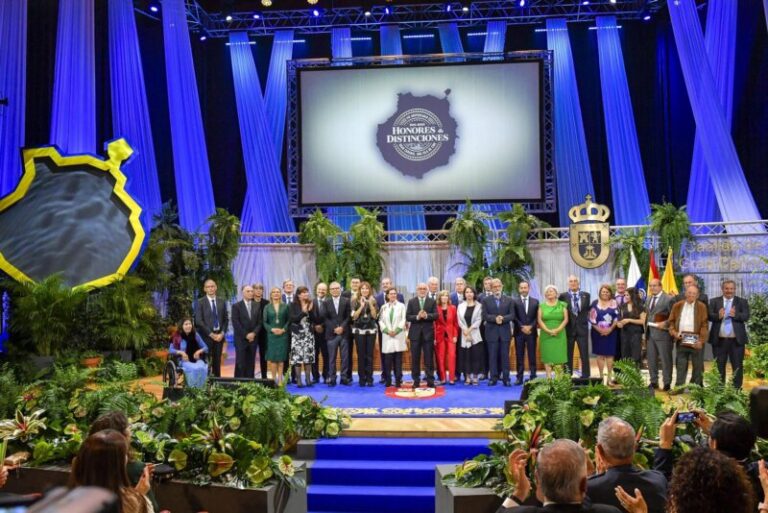 El Cabildo de Gran Canaria entrega sus honores y distinciones a personas y entidades que hacen posible «una isla atractiva»