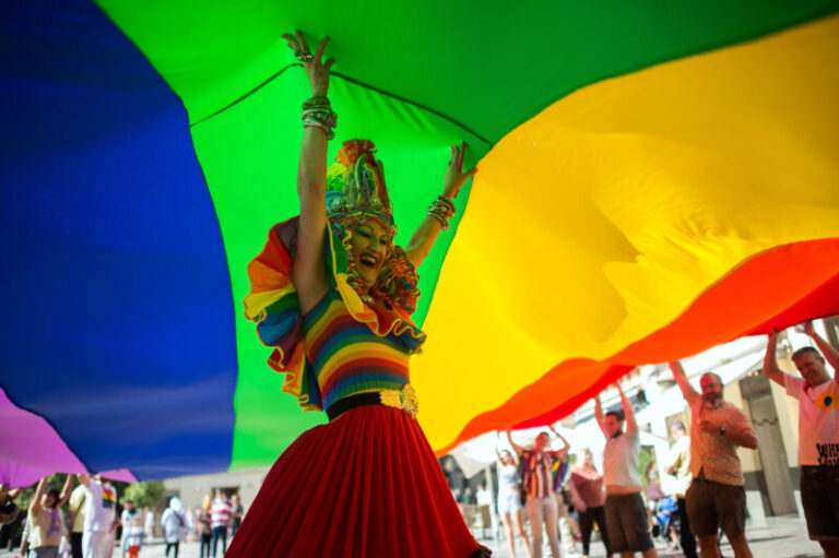 Tennessee restringe los espectáculos drag para ocultarlos de la vista de los niños