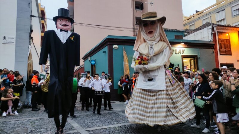 Figuras festivas de La Palma se unen en pasacalles