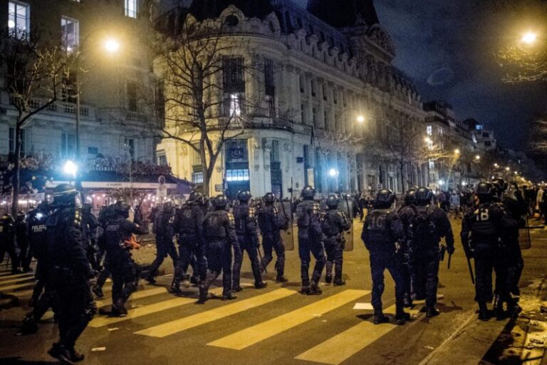 Nueva jornada de huelga en Francia con más de 450 detenidos en los disturbios