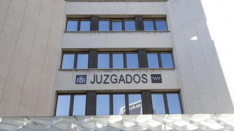 La jueza amplía la investigación del ‘caso cuarteles’ y añade un delito de cohecho