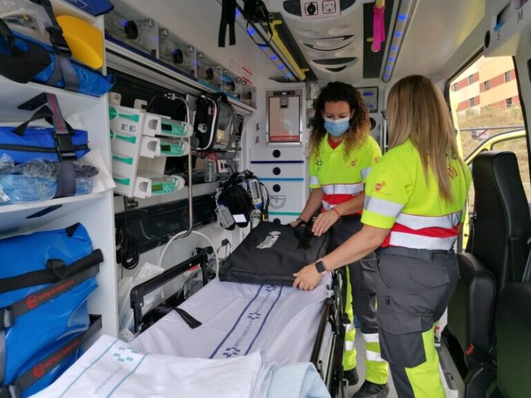 Una mujer herida de carácter grave tras colisionar dos turismos y volcar uno de ellos en Santa Cruz de Tenerife