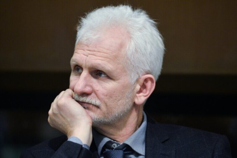 Bielorrusia condena a diez años de prisión el Nobel de la Paz bielorruso Ales Bialiatski