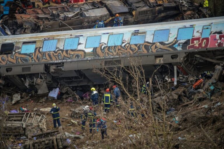 Los fallecidos en el accidente de trenes en Grecia ascienden a 47 personas