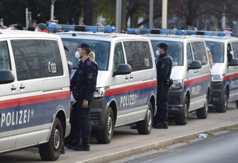 La Policía activa un amplio dispositivo en Viena ante un posible ataque islamista