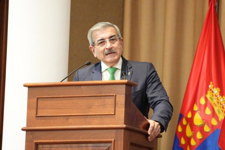 Rodríguez aboga por «repensar» el futuro del turismo en Canarias