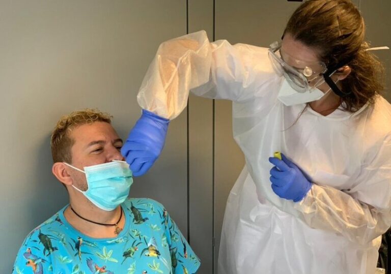 Sanidad constata 197 nuevos casos de covid-19 en personas de más de 60 años