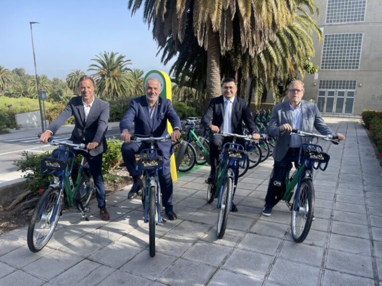 La ULPG estrena el servicio de bicicletas eléctricas en el Campus de Tafira