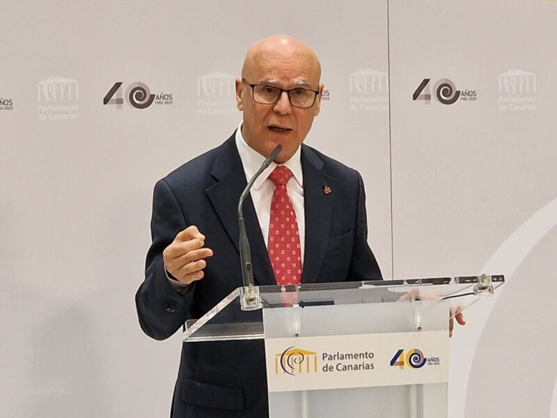 Yanes denuncia el abuso de la cita previa obligatoria