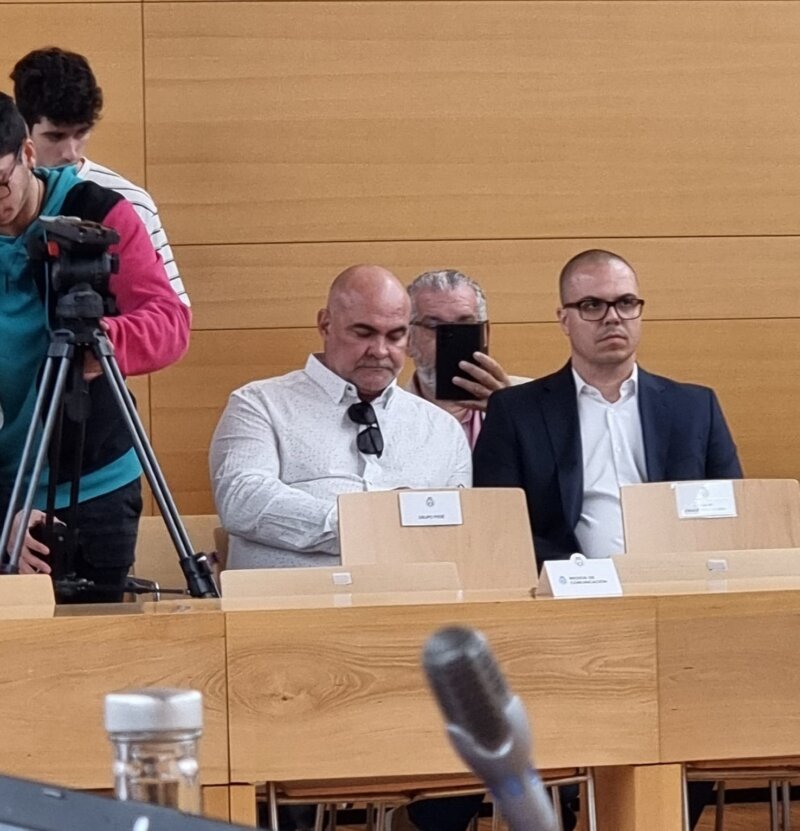 Navarro Tacoronte acude al pleno del Cabildo de Tenerife