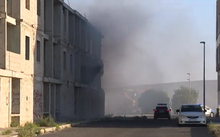 Una mujer herida tras un incendio en un edificio en Fuerteventura