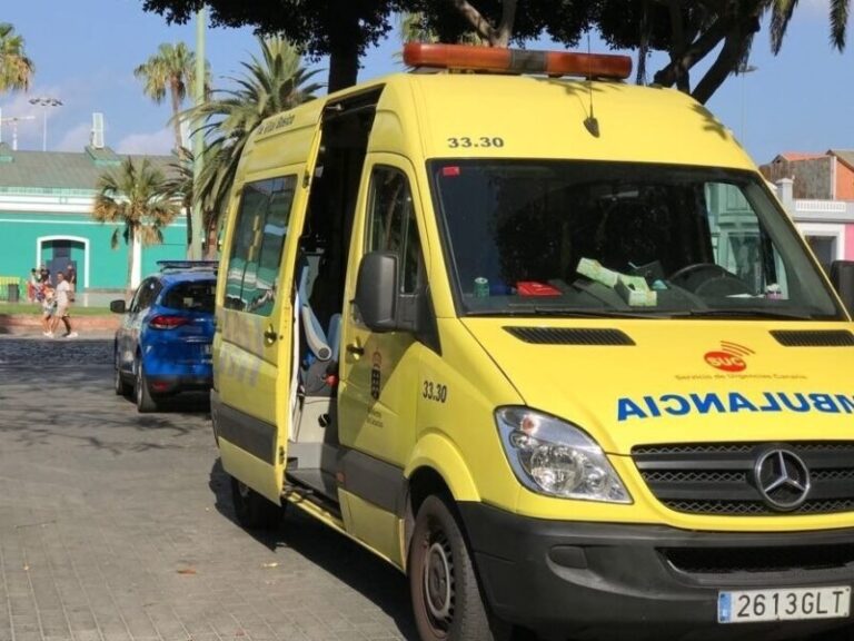 Dos personas resultan heridas en el vuelco de un vehículo en el Teide