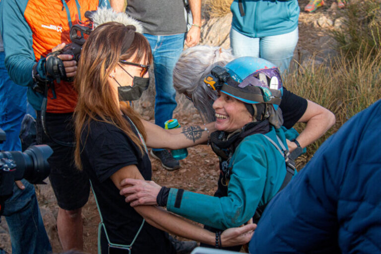 Beatriz Flamini bate un récord mundial tras permanecer 500 días incomunicada en el interior de una cueva