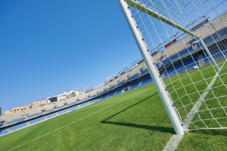 Reclaman que se prohíba fumar en el estadio Heliodoro Rodríguez López