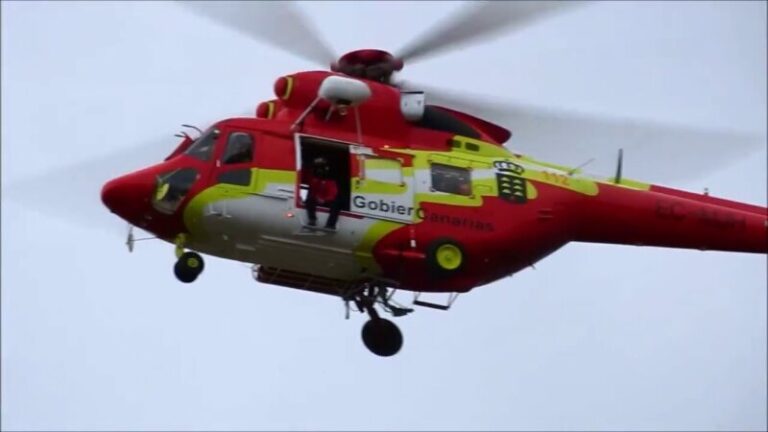 El helicóptero del GES rescata ilesa una parapentista al aterrizar en una zona no accesible en Tenerife