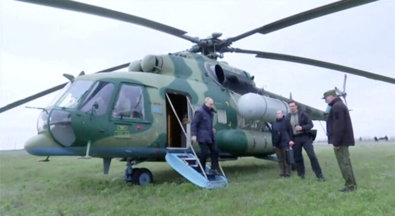 Putin visita por sorpresa Jersón y Lugansk para «evaluar la situación»