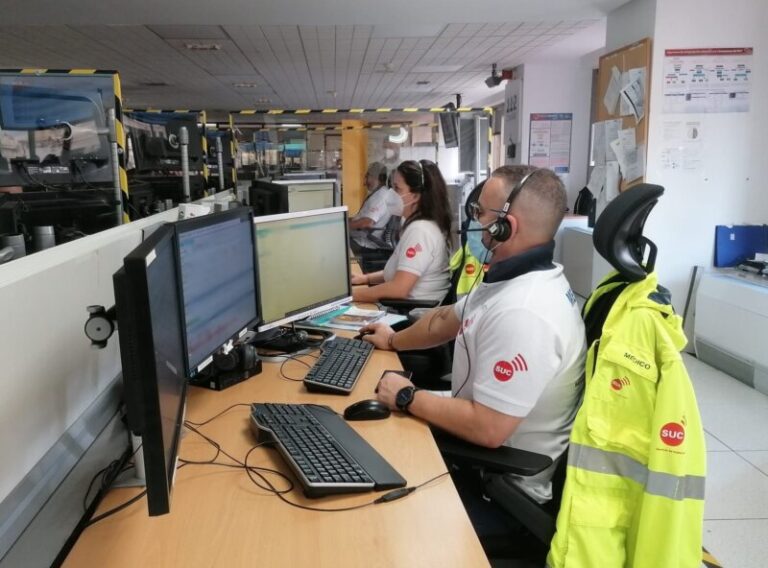 Rescatadas dos jóvenes al sufrir un accidente de kayak en una playa en Tenerife
