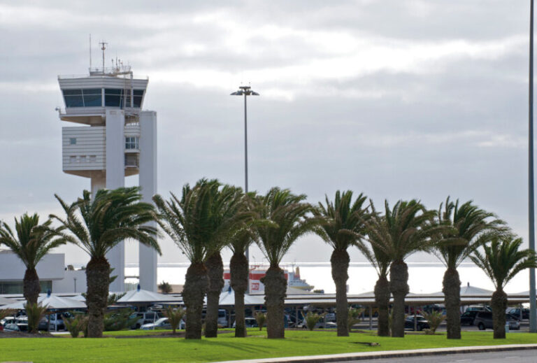 Usca extiende la huelga en las torres de control privatizadas a siete días de abril