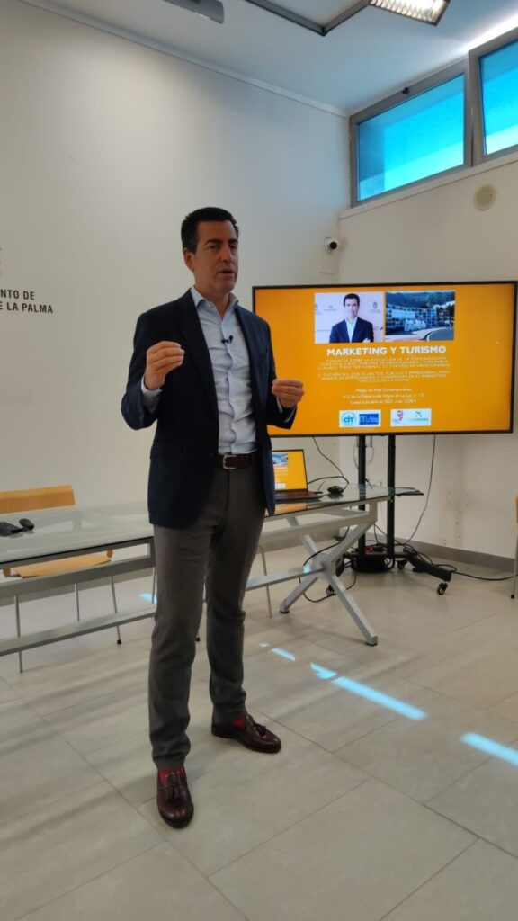 La charla concluyó con una fuerte motivación e inspiración para el sector turístico insular y del marketing, tanto de la esfera pública como privada