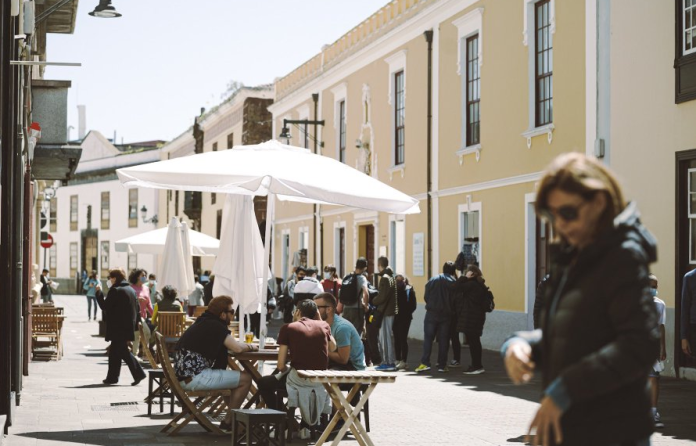 Aumenta un 15% el gasto por turista en los destinos de la Asociación de Municipios Turísticos de Canarias