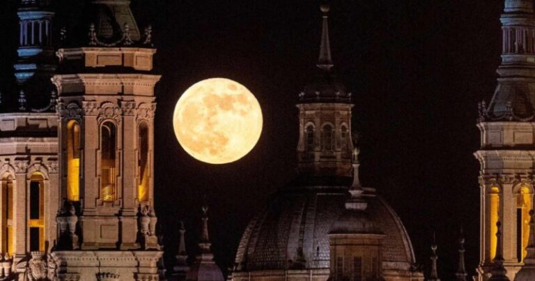 Este jueves 6 de abril se podrá observar la luna de fresa, también llamada luna rosa