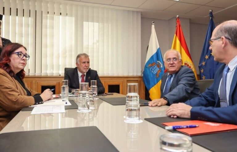 Desconvocada la huelga del transporte escolar en Canarias