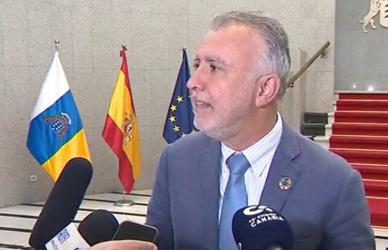 Torres traslada tranquilidad a los trabajadores de los hoteles Riu en Fuerteventura
