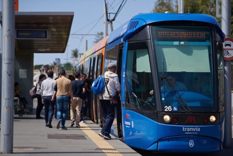 Acuerdo para suspender la huelga del tranvía de Tenerife