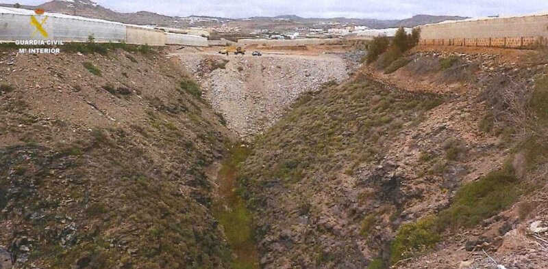 Investigados por rellenar un barranco con 30.000 m3 de escombros