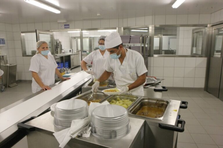 Los hospitales del SCS celebran el Día de Canarias con menús especiales