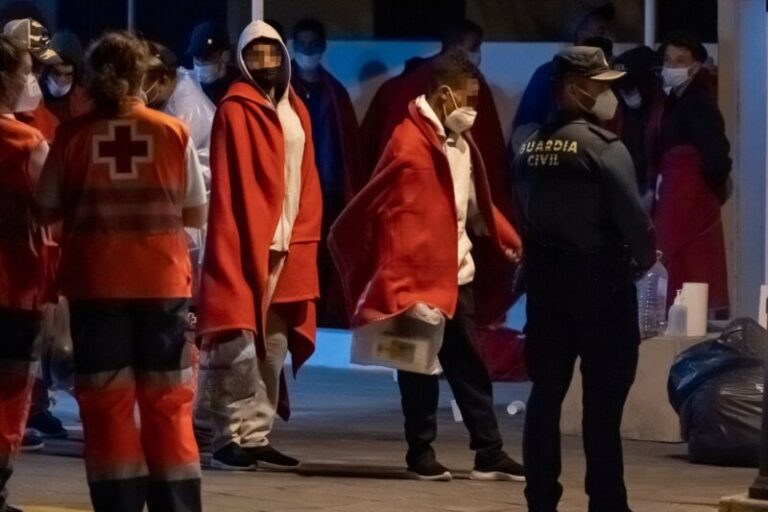 Dos ocupantes de la neumática de Gran Canaria murieron por disparos, según sus compañeros