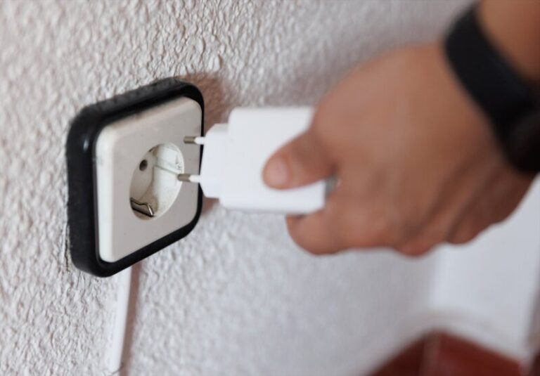 El precio de la electricidad se dispara un 32,69 % este jueves