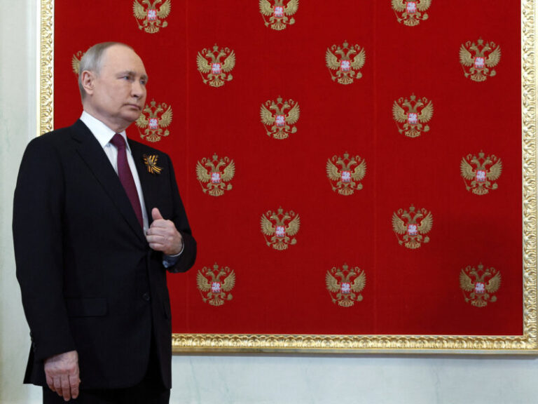 Putin denuncia una «verdadera guerra» contra Rusia y acusa a Occidente de «olvidar» quién derrotó a los nazis