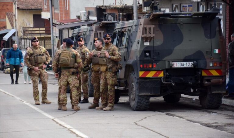 La OTAN despliega 700 tropas en Kosovo tras los ataques sufridos