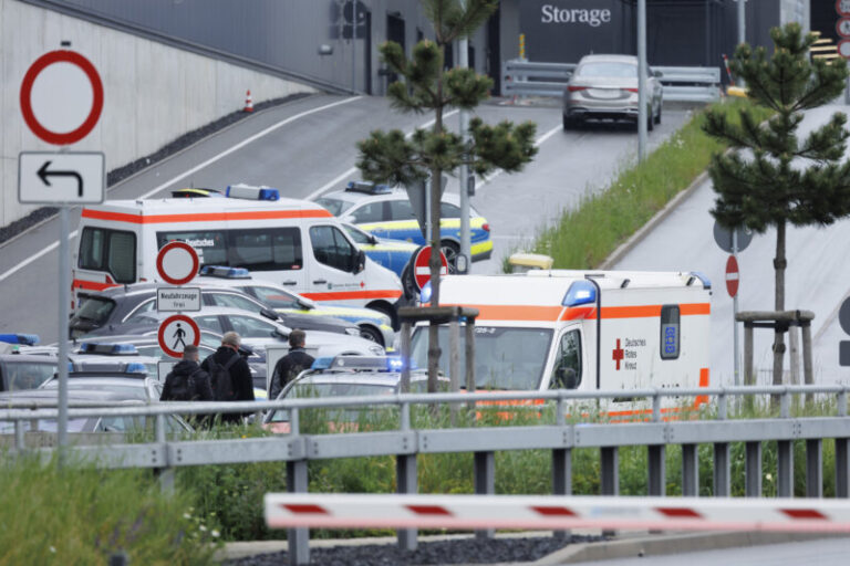 Dos muertos tras un tiroteo en una planta de Mercedes-Benz en Alemania