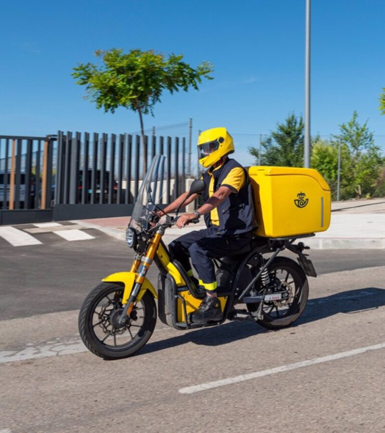 Unas 5.000 personas se presentan a las oposiciones de Correos en Canarias