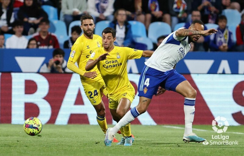 Las Palmas suma un punto pero pierde la opción de ser segundo