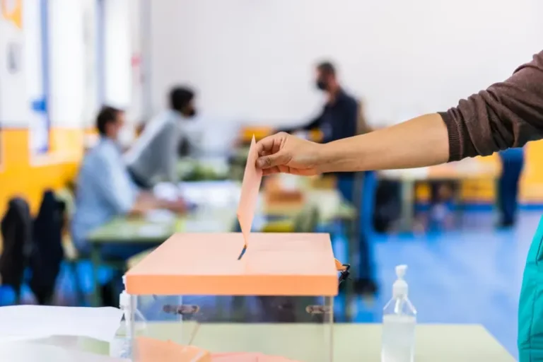 La JEC libra de ir a las mesas electorales a quienes tengan las vacaciones organizadas