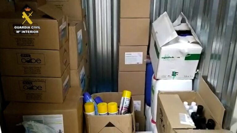 Desmantelan un almacén de productos químicos peligrosos en la capital grancanaria