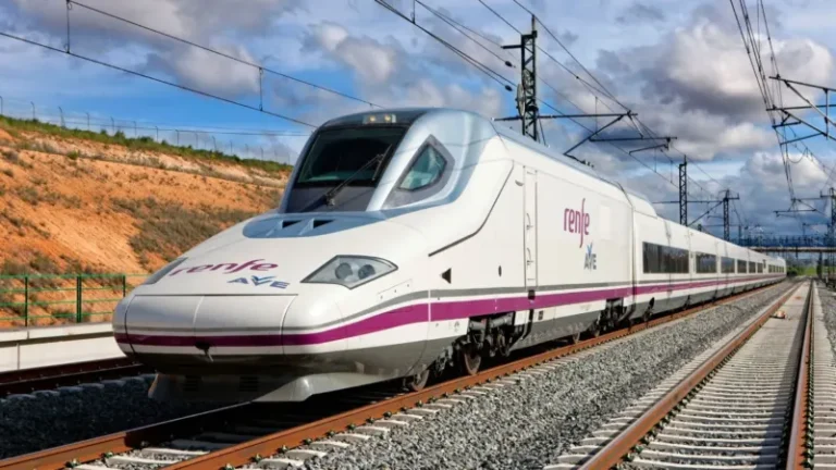 Más de 6.300 personas se presentan a las oposiciones para comercial de Renfe