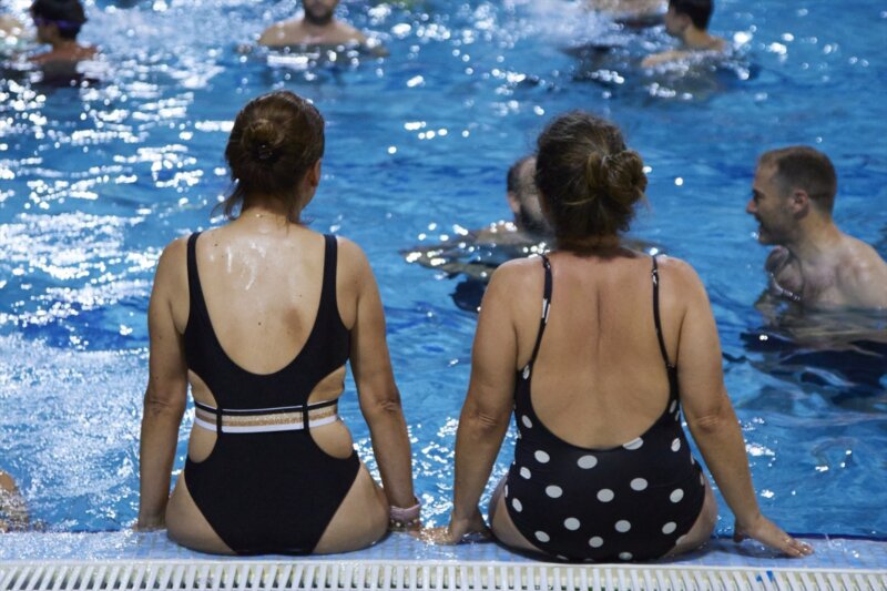 Bañisas piscina.