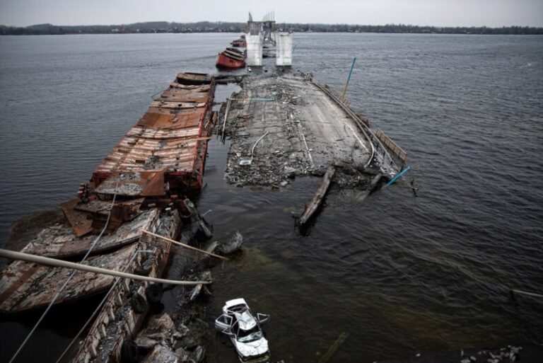 Ucrania y Rusia se acusan de destruir una presa en la región de Jersón