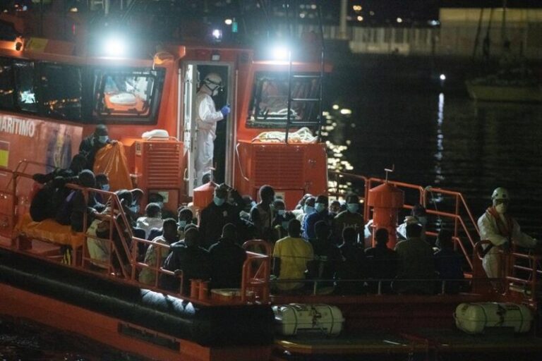 187 migrantes rescatados en las últimas horas en aguas cercanas a El Hierro y Tenerife