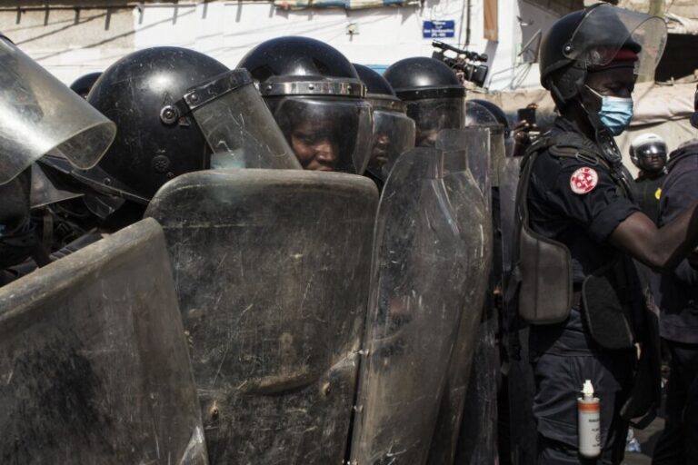 Al menos nueve muertos en Senegal durante las protestas por la condena al líder opositor Sonko